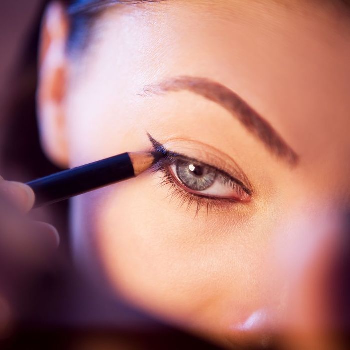 Best Techniques for Applying Eye Makeup3.jpg