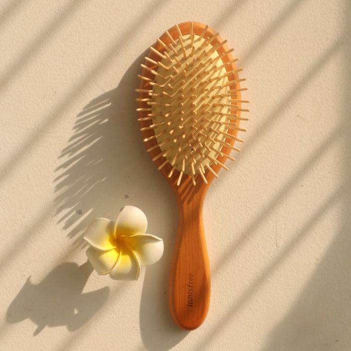 Hairbrush.