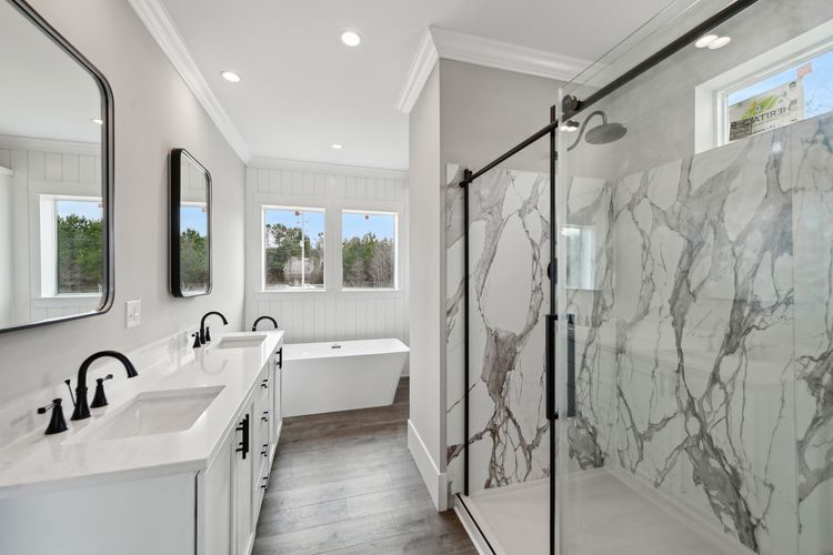 070-platinum-home-collection-cameron-I-primary-bath-1.jpg