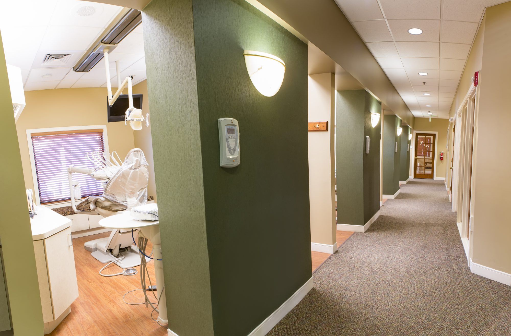 brookside-dental-jan2017-hallway-0004-58a36bc58051b-2000x1316.jpg