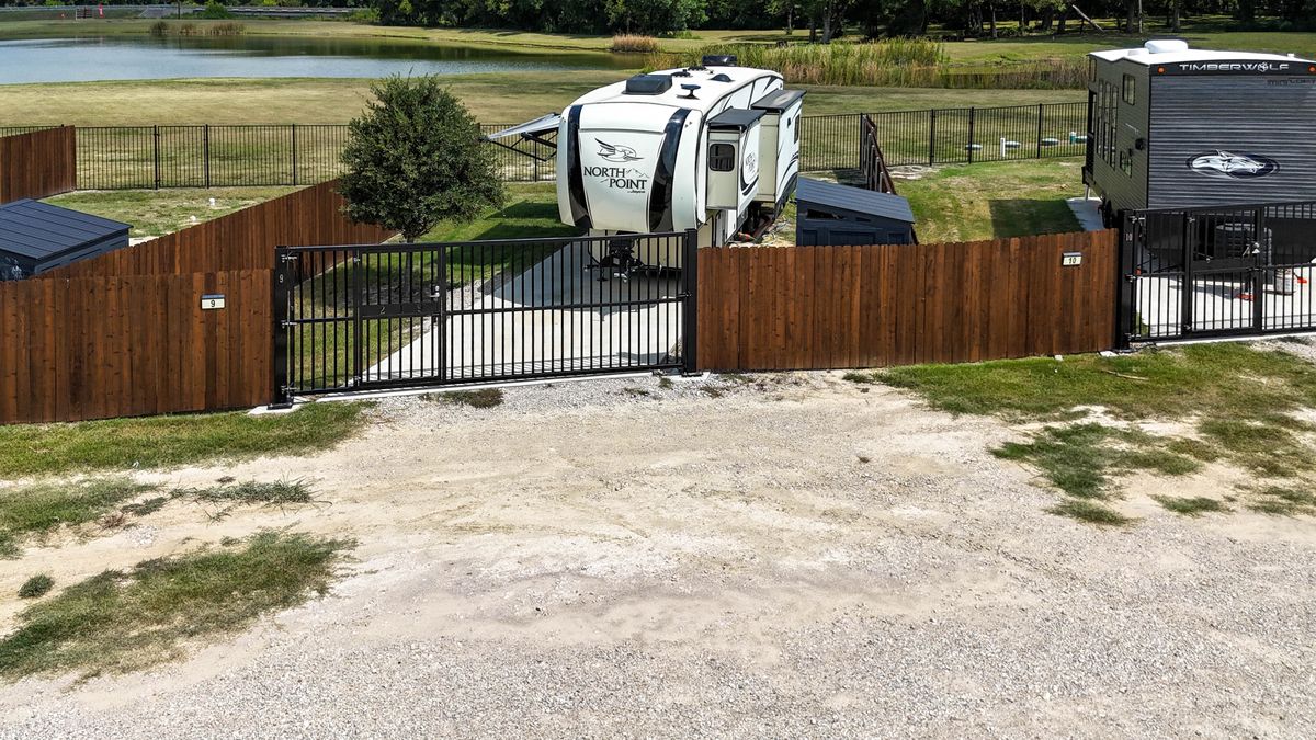 fence-pond-3.jpg