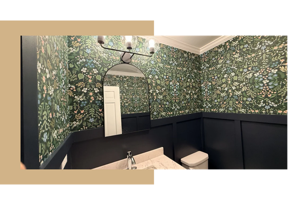 Green flower wallpaper designs in a bathroom