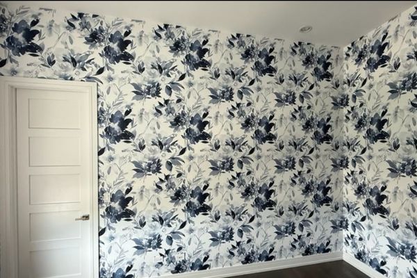 Blue and white bedroom wallpaper design