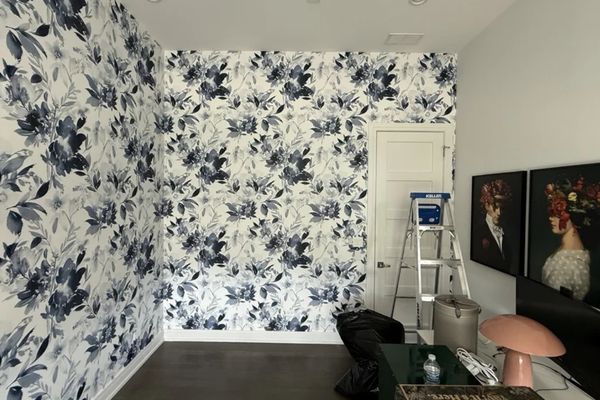 Blue and white bedroom wallpaper design