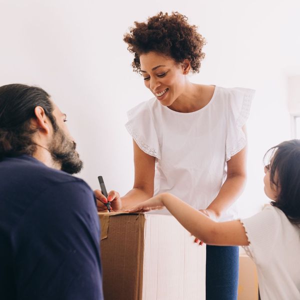 mover speaking to family