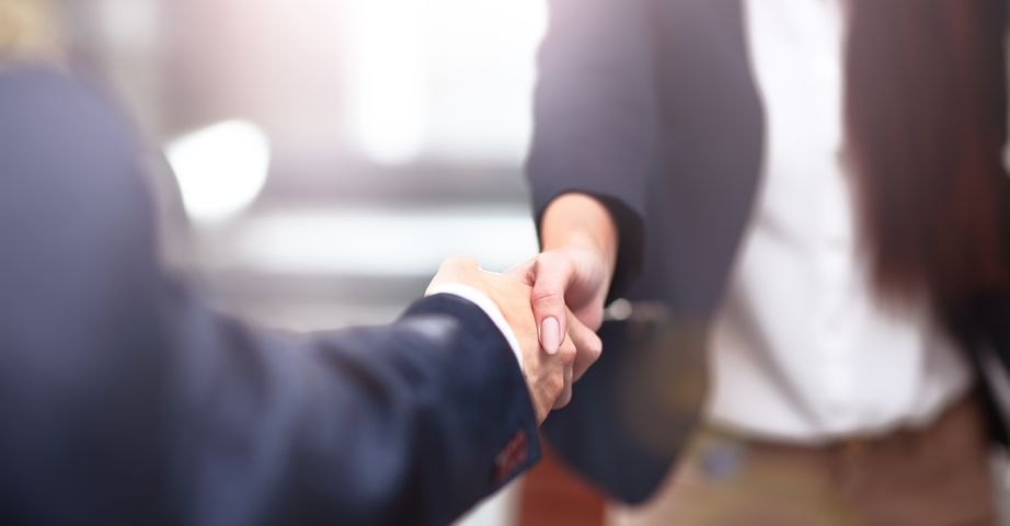 4 TIPS FOR FINDING THE BEST DIVORCE LAWYERS - Blog Featured Image.jpg