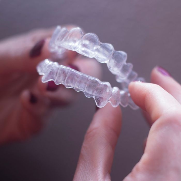 Top and bottom retainers