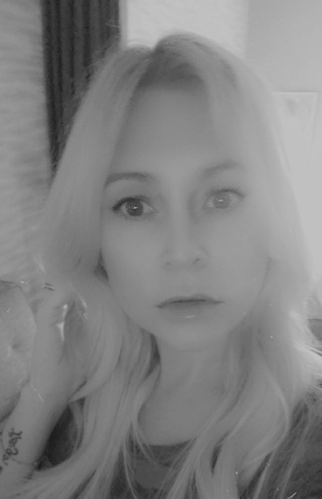 Certified Colorist Julie R - L5 Stylist