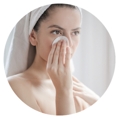 A women cleaning her face