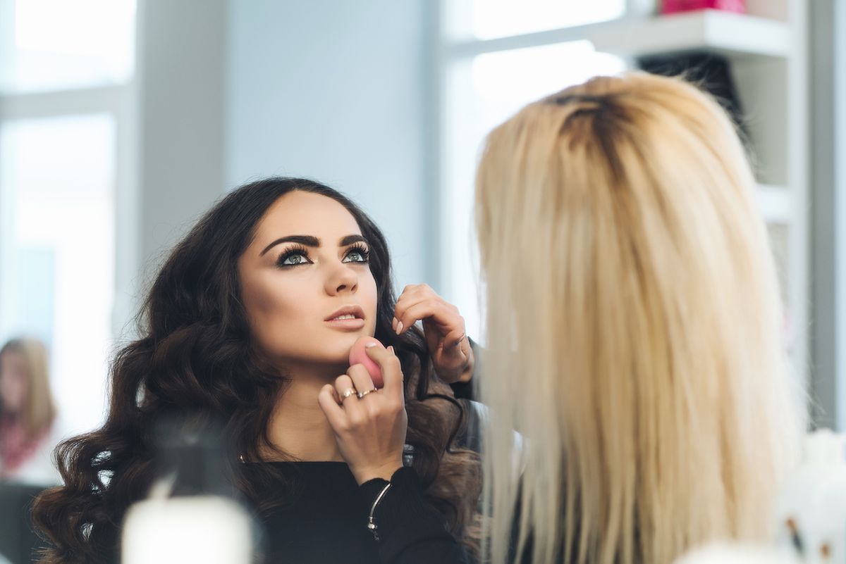 makeup-and-hairstyle-for-a-beautiful-model-2022-02-02-03-48-18-utc.jpg