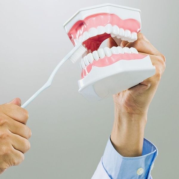 How Can You Maintain Gum Health Between Dental Visits_1.jpg