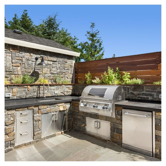 outdoor kitchen