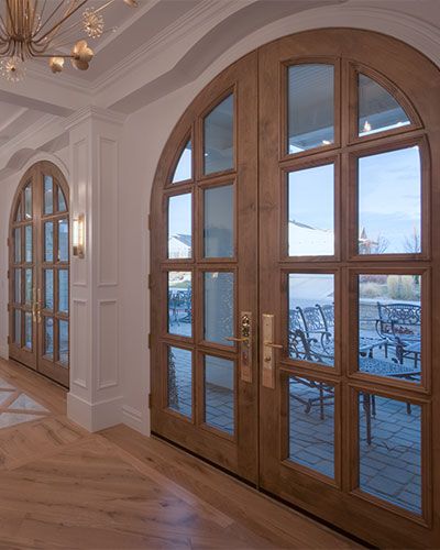 Four rounded glass doors