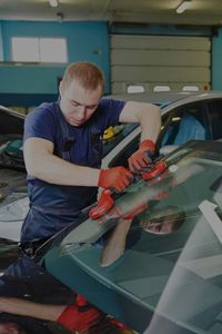 technician replacing windshield