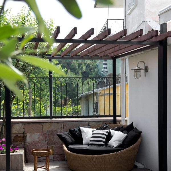 outdoor living space with pergola