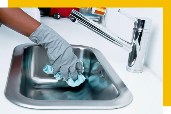 Cleaning kitchen sink