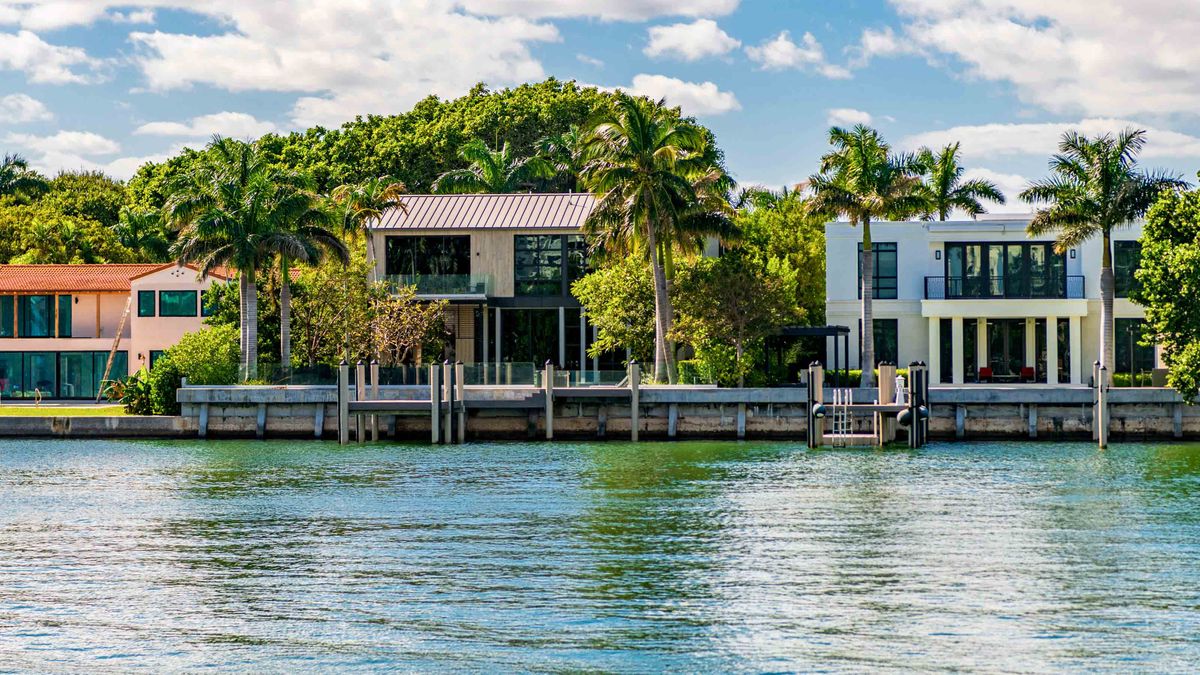 Waterfront homes in Big Pine Key with residential air conditioning systems