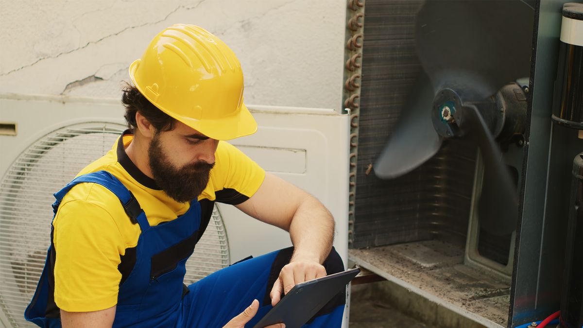 Licensed AC Repair in South Florida – Local Technician at Work
