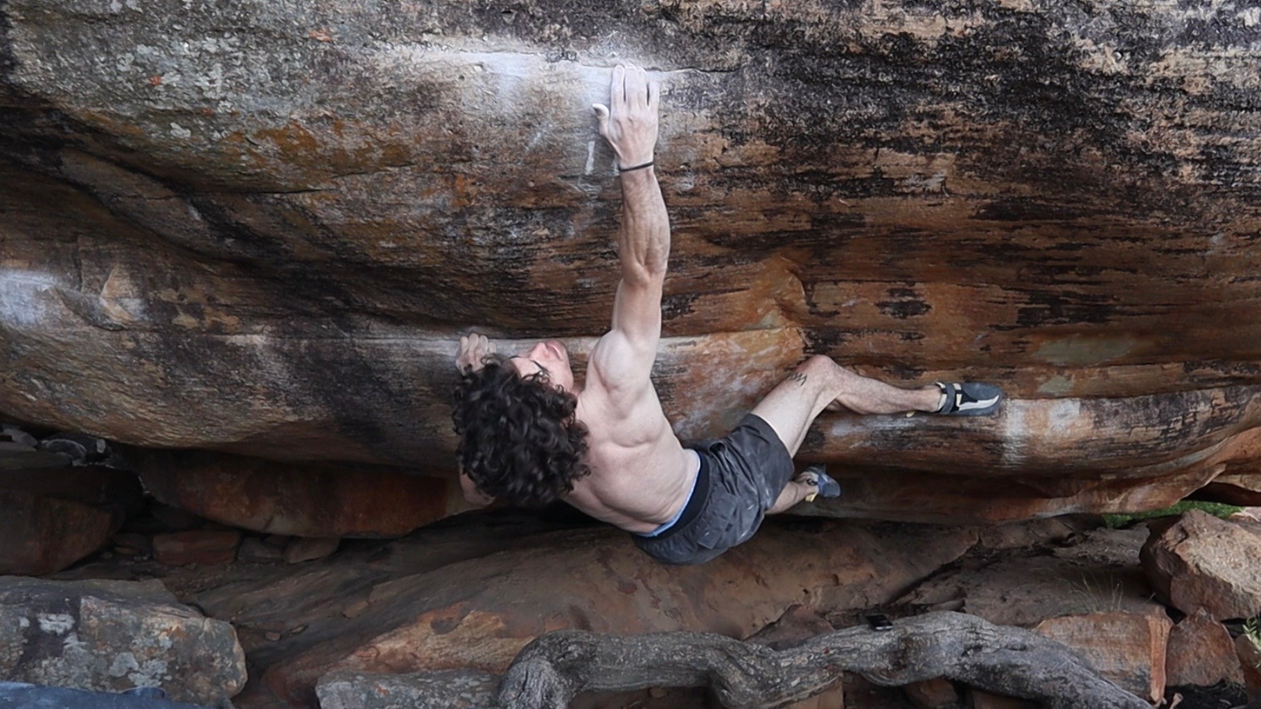 Ménage à trois • V14 (8B+)