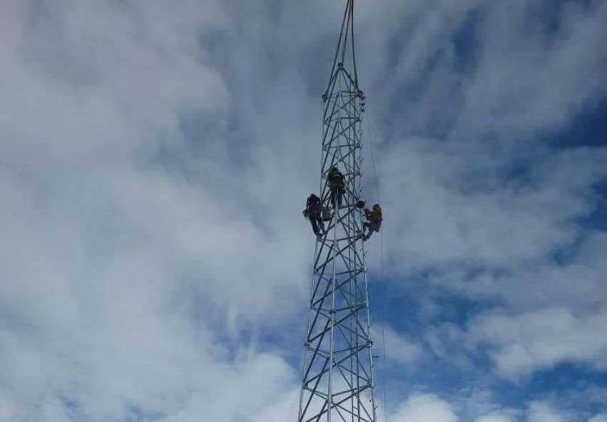 telecommunications tower