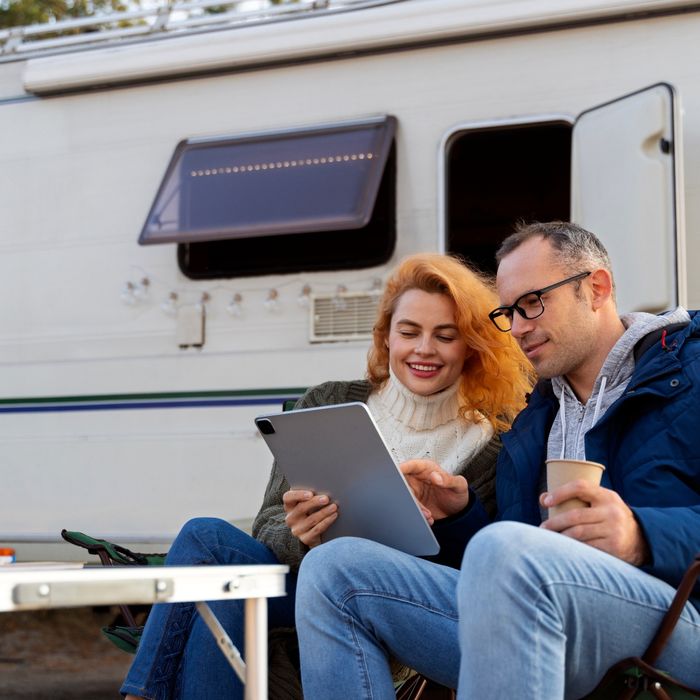 image of people selling a camper