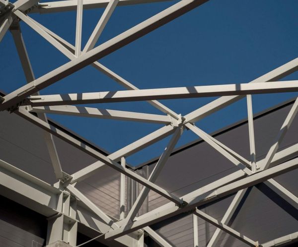 Steel trusses and framing for a commercial building structure