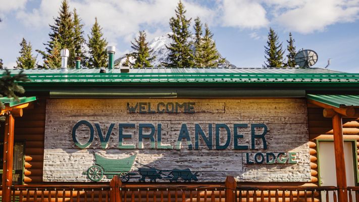 4 Reasons to Stay at Overlander Mountain Lodge header.jpg