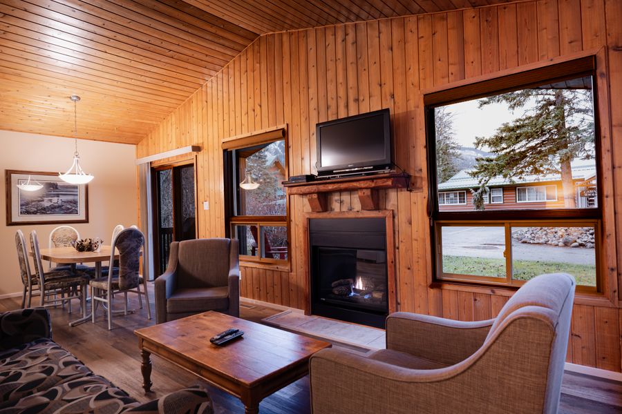 126 Living Room 1.jpg