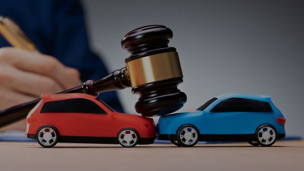 M38990 - When to Hire a Lawyer After a Car Accident.jpg