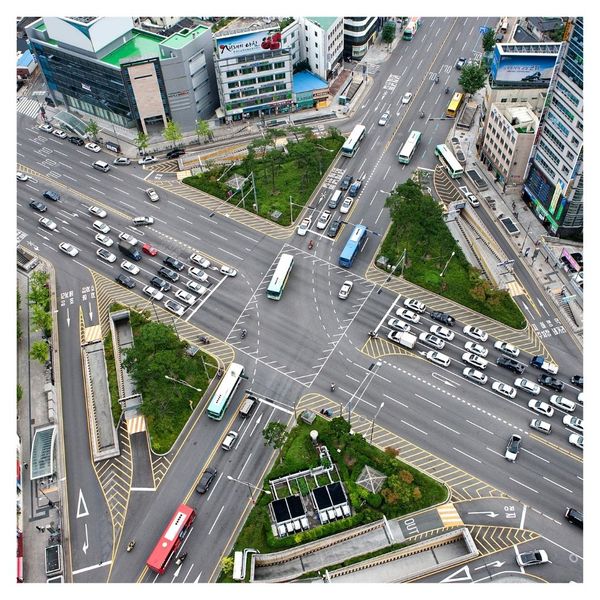 busy intersection 