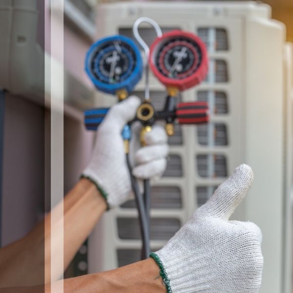 technician giving thumbs up on tune up