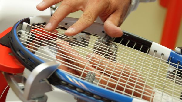 Restringing tennis racquet 