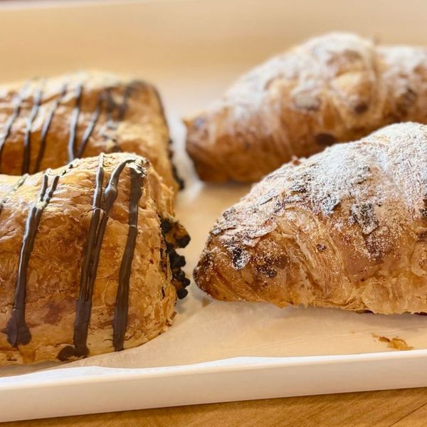 Almond & chocolate croissant