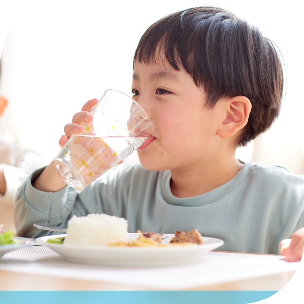 kid drinking water 