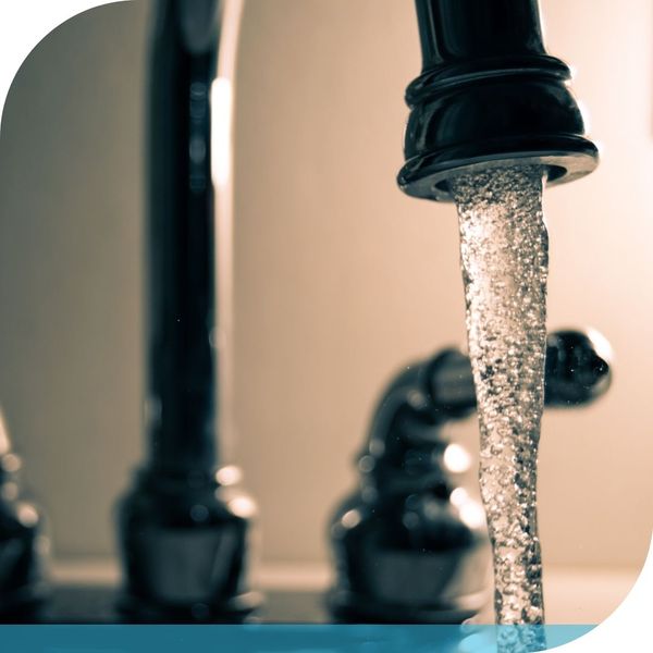 Sink faucet with clean water coming out of it
