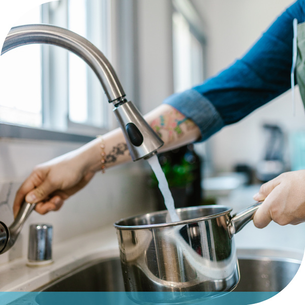 using water to fill cooking pan