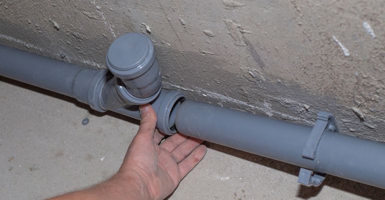 Common Signs of Water Line Issues and When to Call a Plumber.jpg
