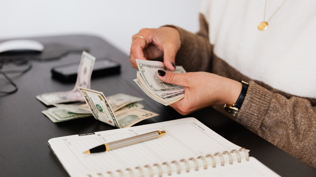 Improving Cash Flow - Featured Image.jpg