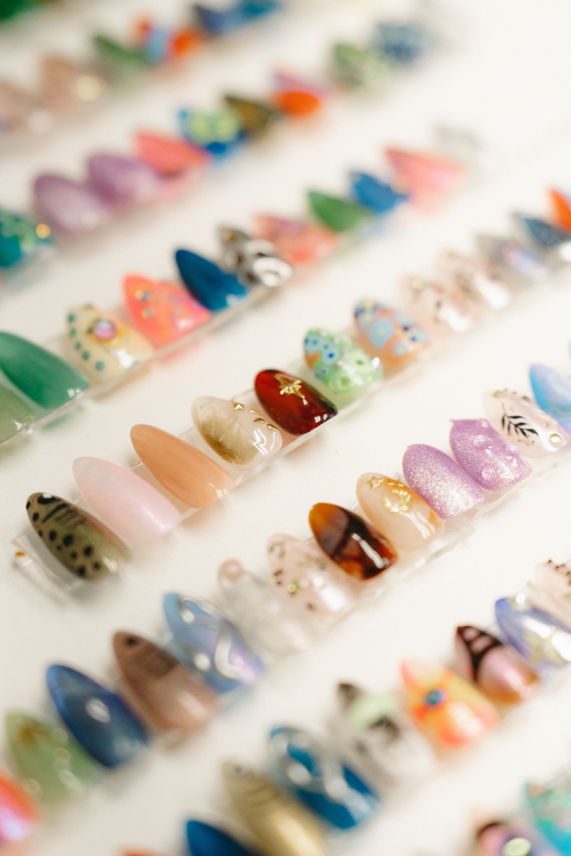 press on nail bar 