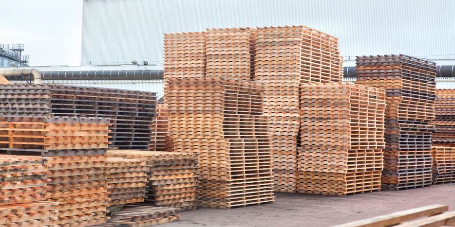 M44824 - Exploring the Benefits of New Pallets for Your Business Operations - Hero.jpg