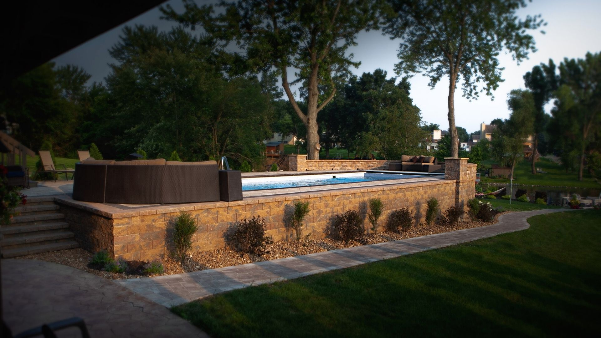THE BEST LANDSCAPING DESIGN AND BUILD SERVICES