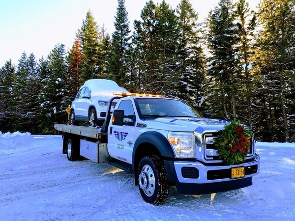 Image of a truck with a wreath