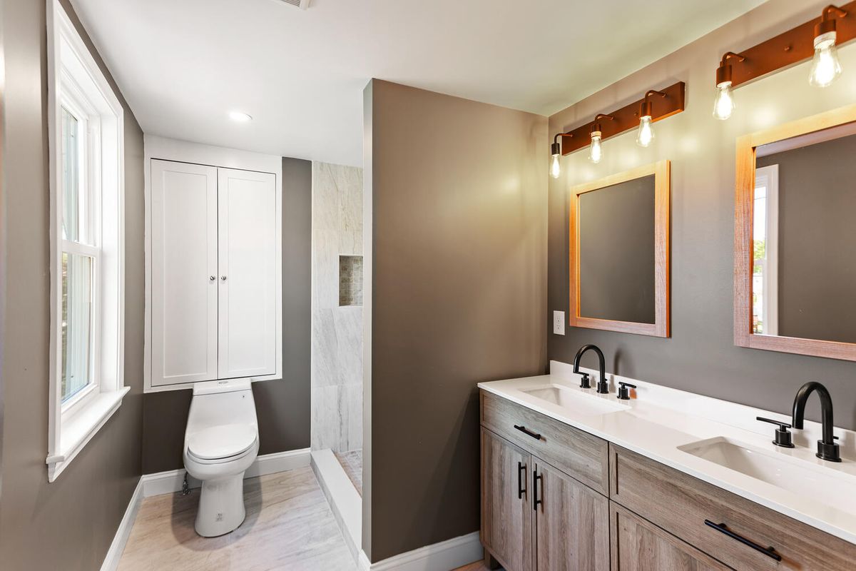 48 Pinewood Ave Billerica MA-large-021-026-21 Bathroom2-1500x1000-72dpi.jpeg