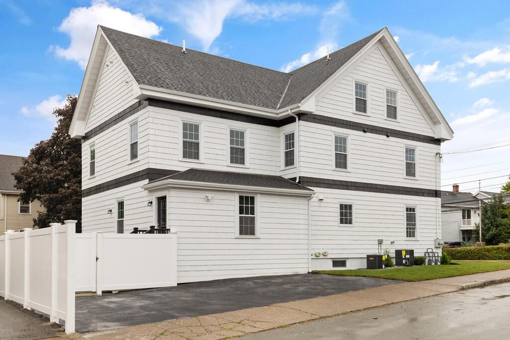 347 Riverside Ave Unit 1 Medford MA 02155 USA-032-035-32 Exterior back4-MLS_Size.jpg