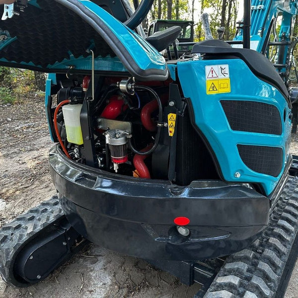engine of Kymron mini excavator