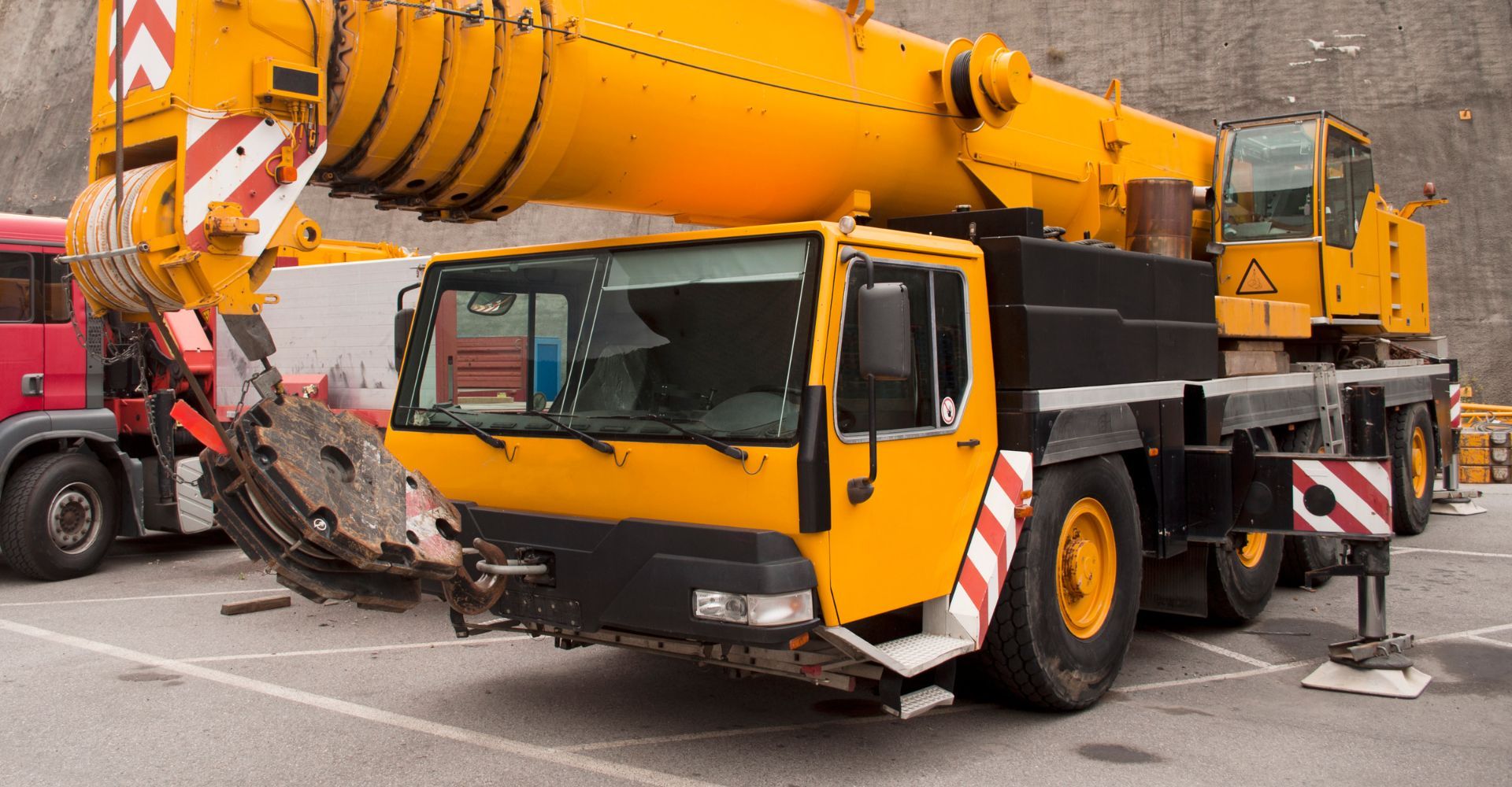 M36809 -Blitz - 4 Reasons To Use A Mobile Crane Rental For Your Project Hero.jpg