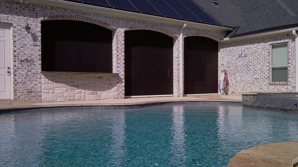 Why Houston Homeowners Are Upgrading to Motorized Roll-down Screens - Featured Image.jpg