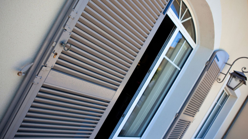 M31248 - Houston Hurricane and Security Products - How To Choose The Best Hurricane Shutters featured img.jpg