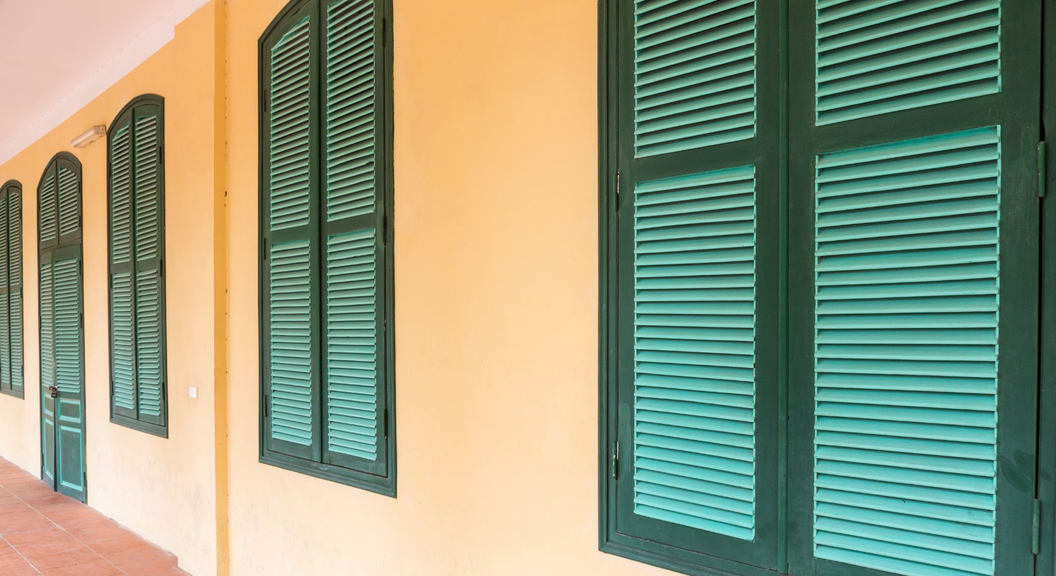 Hero Colonial Shutters Vs. Traditional Shutters What's the Difference.jpg