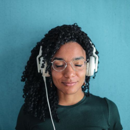 a woman listening to music Tips for Managing Dental Anxiety (2).jpg